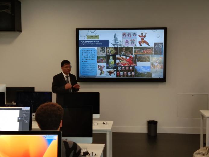 8.艺术学院副院长作《中国汉字之美》的讲座