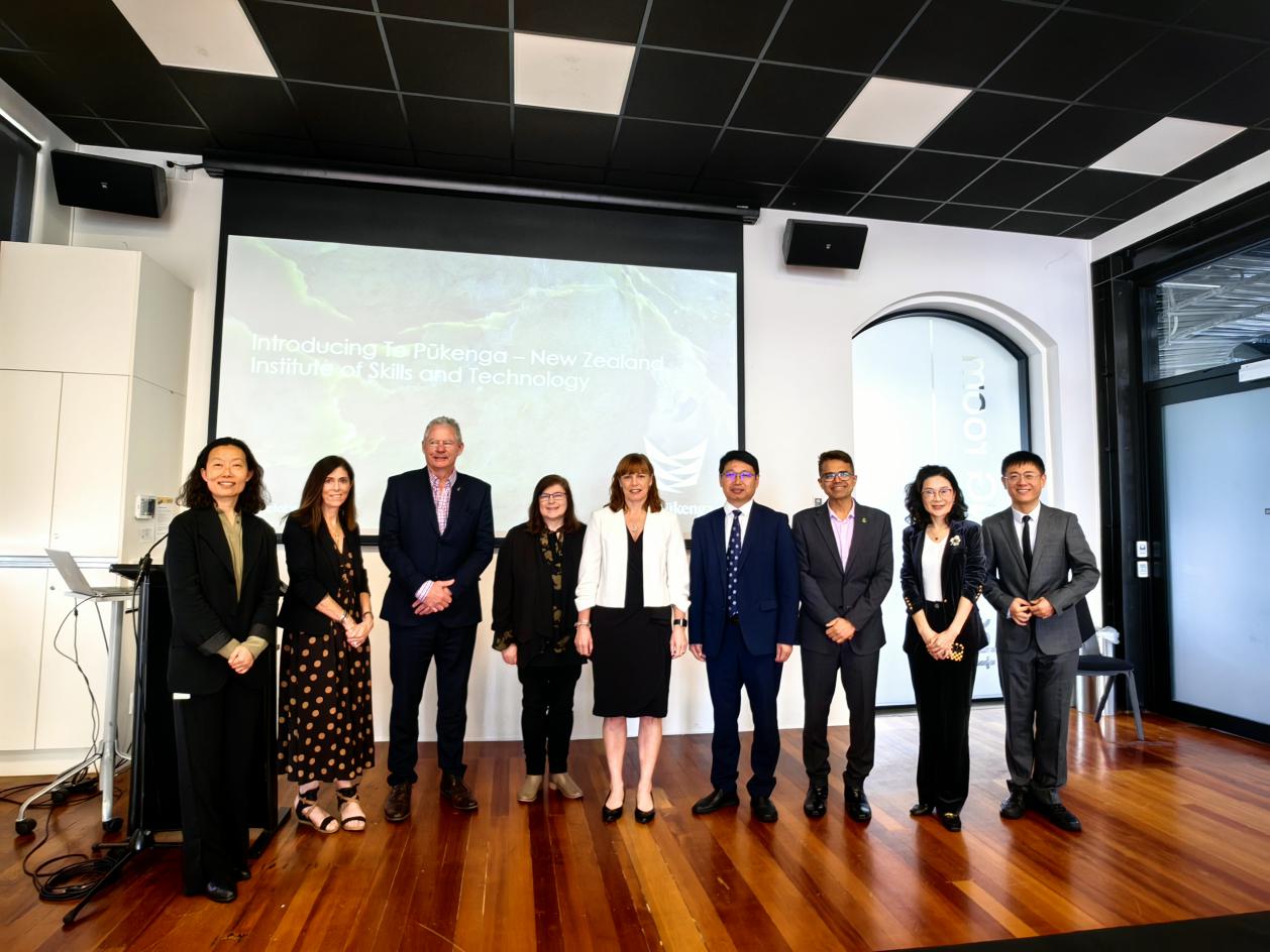 7.我校与新西兰国家理工学院怀卡托理工学院工作人员合影